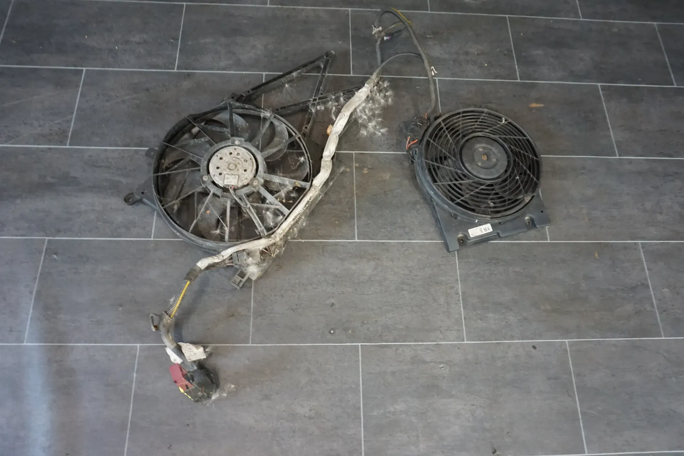 Original Opel Astra G T98 Kühlerlüfter Lüftermotor Lüfter 90572751 24431825 - Bild 1