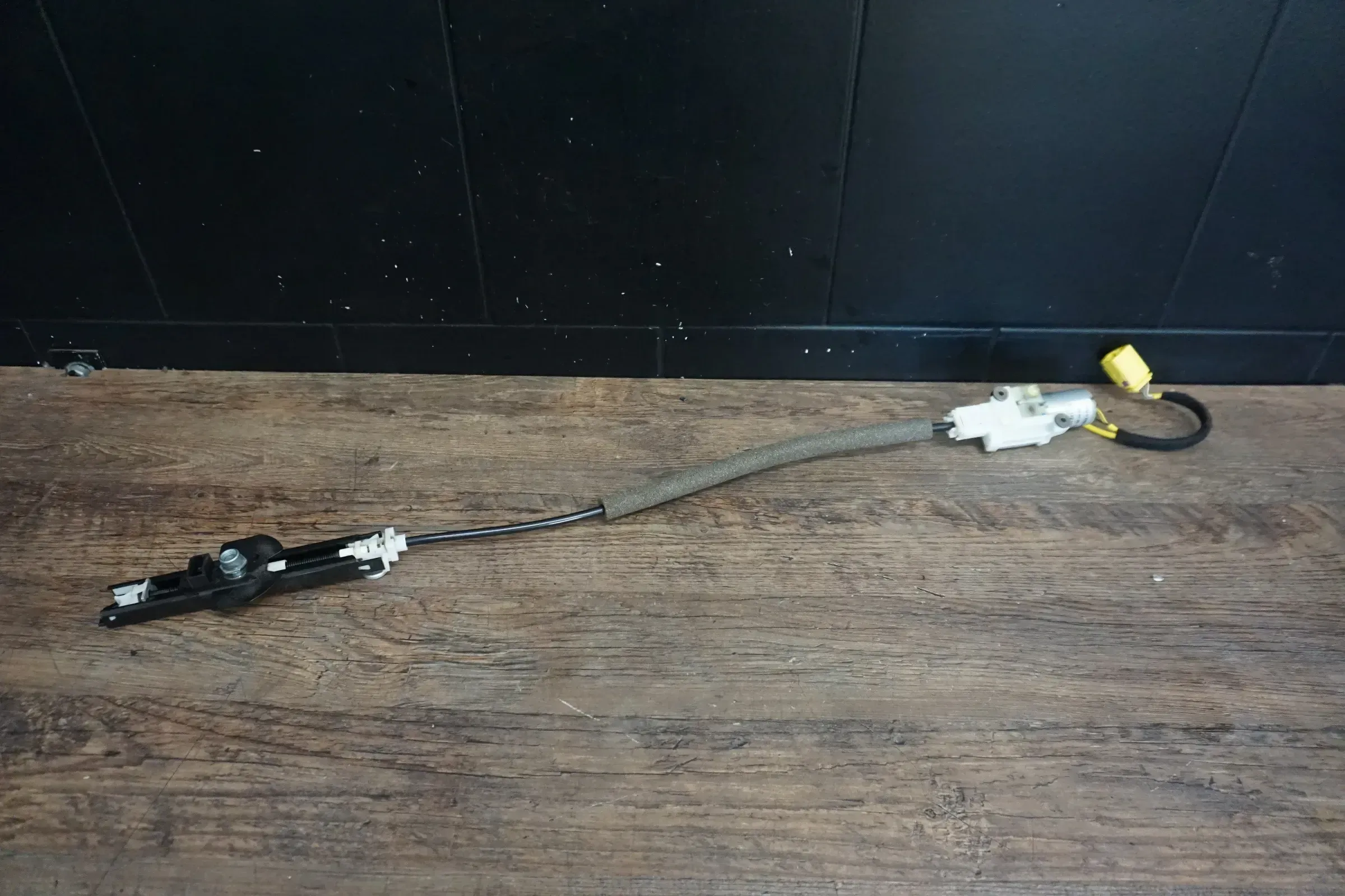 VW Touareg 7L 5.0 V10 Gurtversteller vorne rechts Valeo 404841 - Bild 1