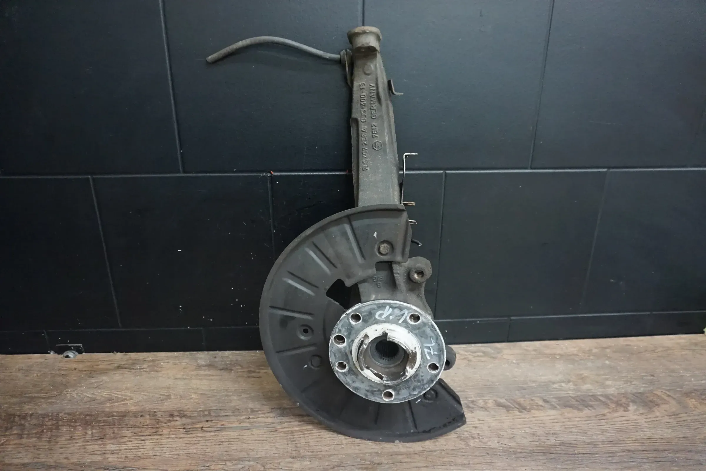 Achsschenkel rechts Vorne VW 7L0407258A 7L Touareg 3.0 V6 TDI DPF Radnabe - Bild 1