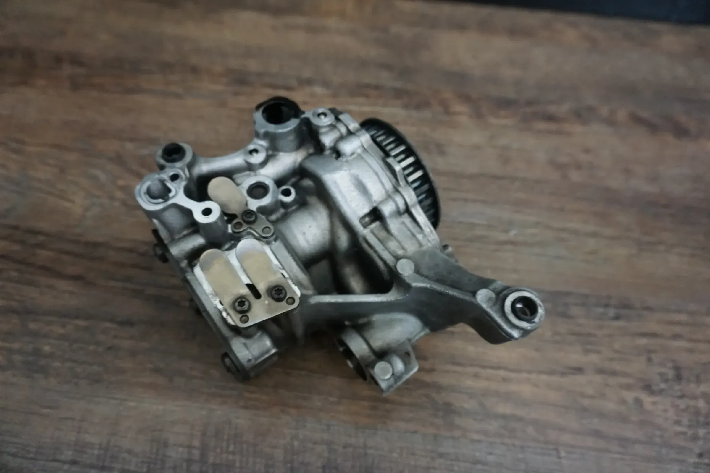 Original Ölpumpe mit integrierter Unterdruckpumpe VW Crafter T6 04L145208P - Bild 1