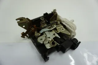 AUDI A4 B5 8D Avant Bj 99 Pumpe ZV Zentralverriegelung 8L2837015B - Bild 3