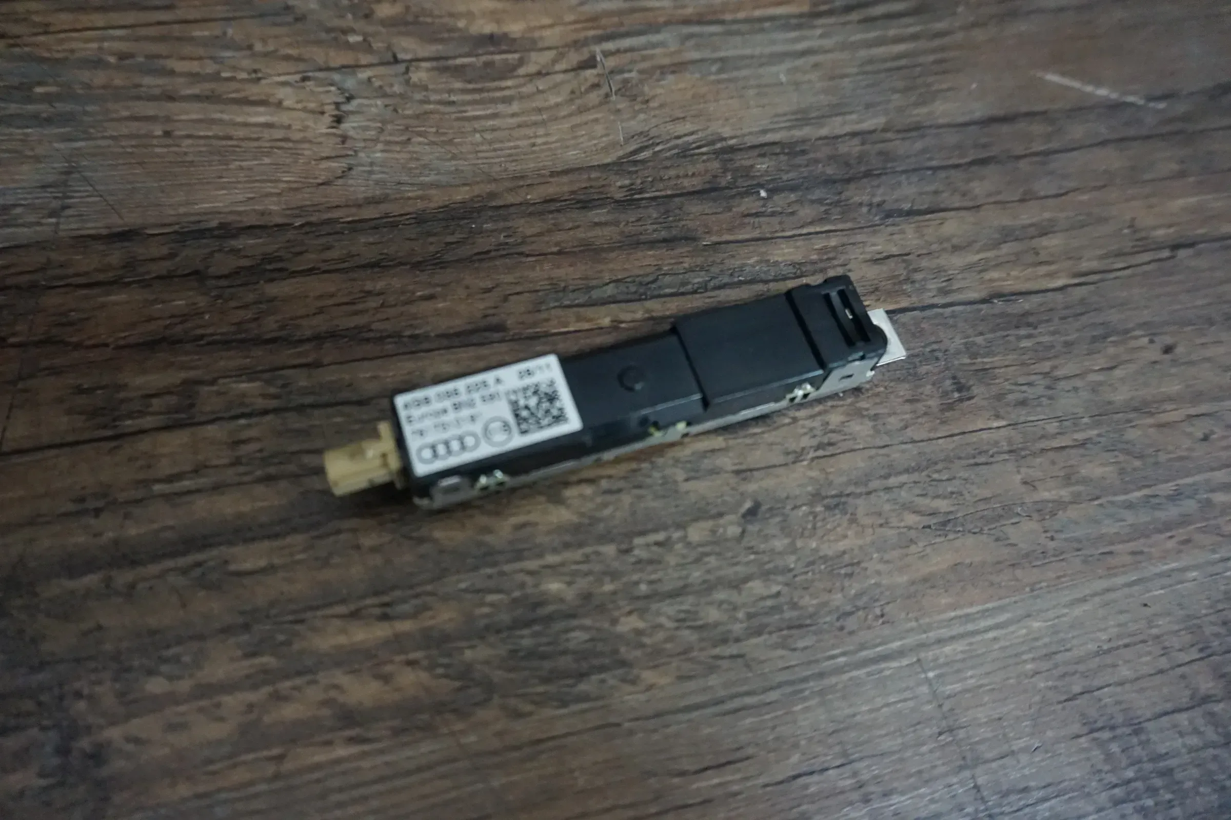 Audi A6 4G C7 Avant Heckklappe Antennenverstärker links unten 4G9035225A - Bild 1