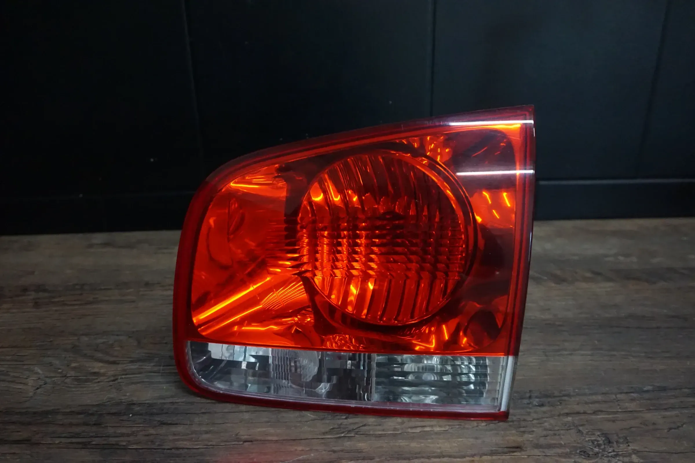 Original VW Touareg 7L Rückleuchte Heckleuchte innen rechts Rot 7L6945094H - Bild 1
