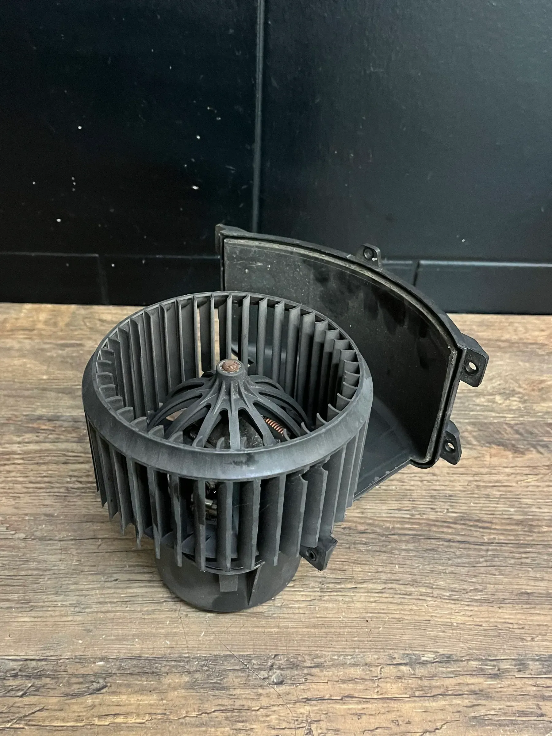 VW T5 Multivan Lüftermotor Gebläsemotor Gebläse Lüfter 7H5820021B - Bild 1