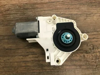 Audi A5 8T A4 8K A6 4B Fensterherbermotor Fensterber Motor  rechts 8K0959802B - Bild 2