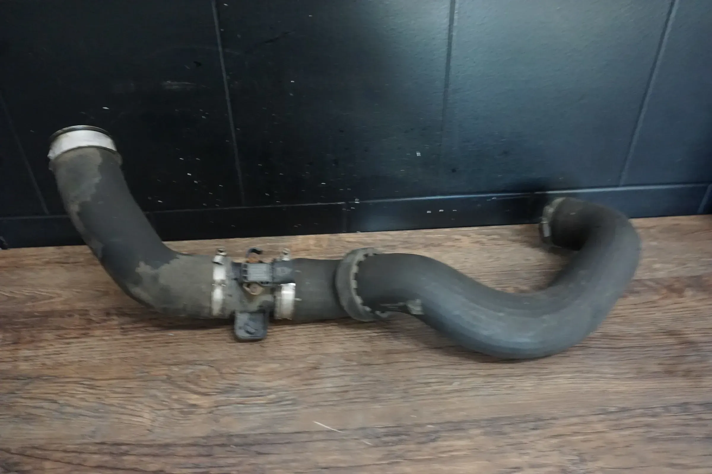 Ladeluftschlauch VW T5 2,0 TDI 7E0145980 7E0145958A Original - Bild 1