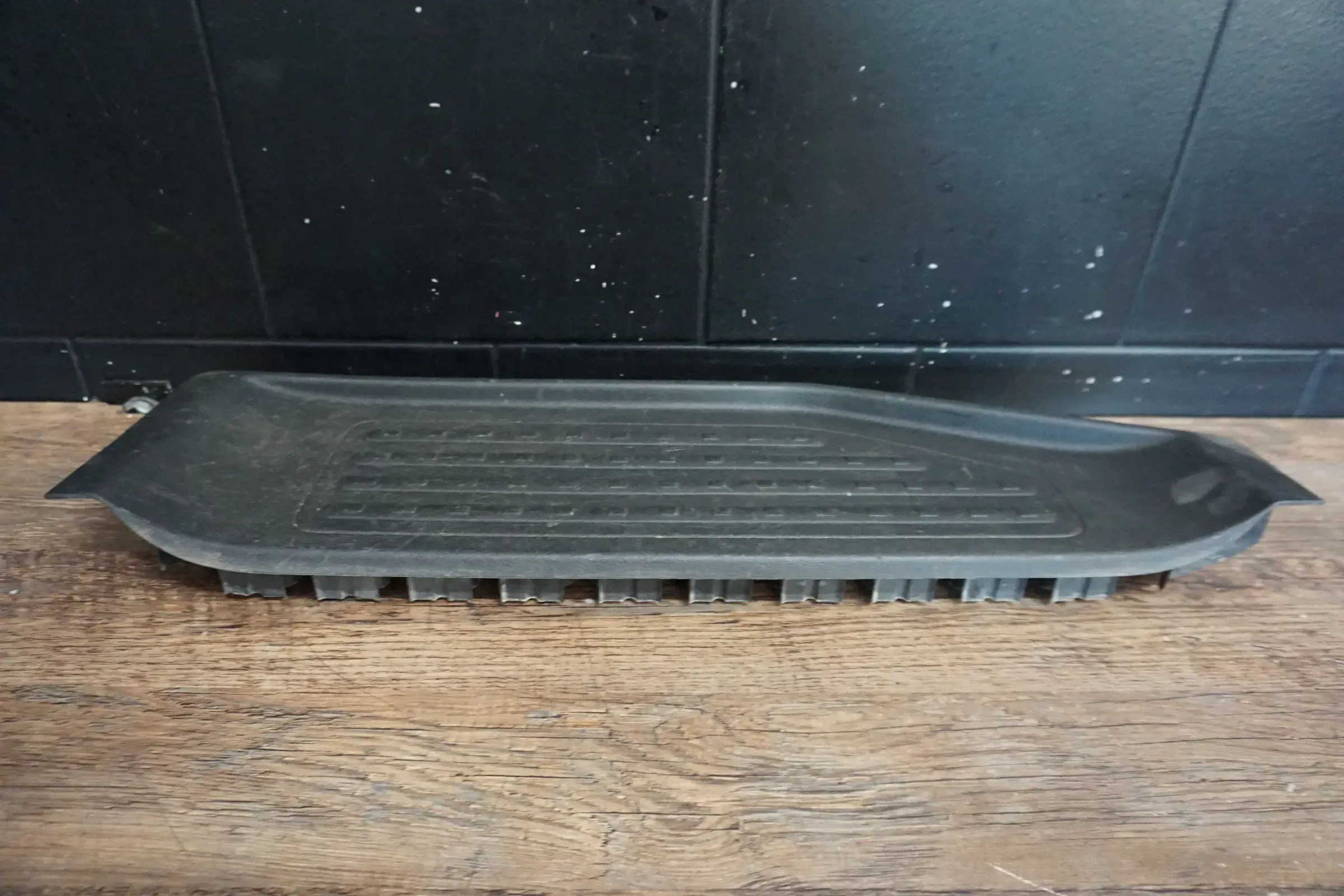 VW T5 V DOKA PRITSCHE Einstiegblech links hinten 7J0863735 Trittstufe - Bild 1