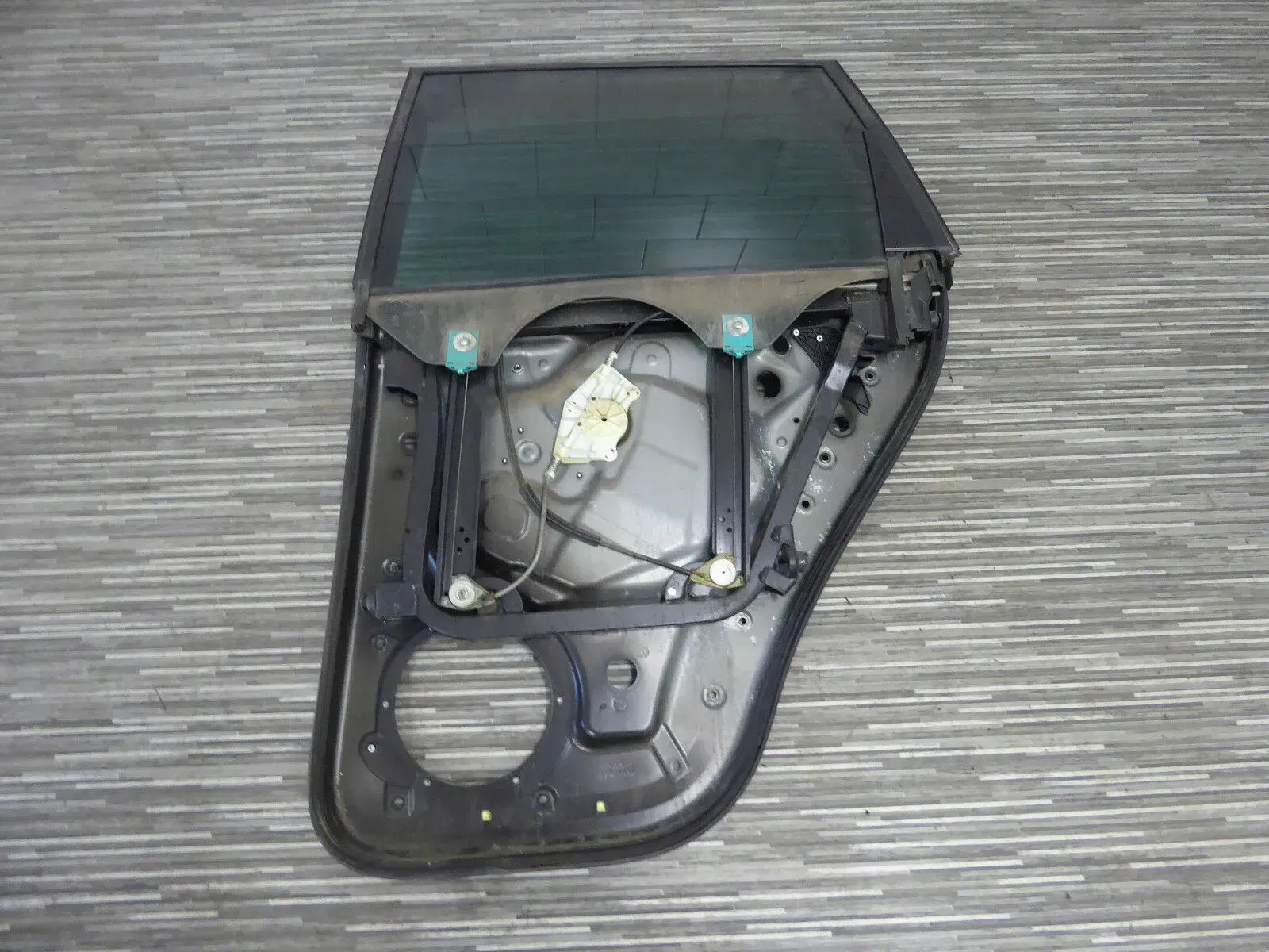 7L6839729E Scheibenrahmen Fensterhebermechanik Türrahmen HR VW Touareg 7L - Bild 1