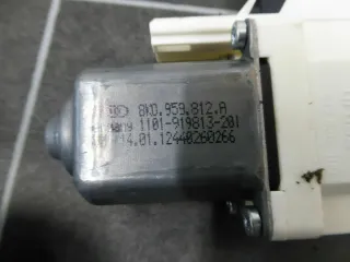 Audi A4 S4 8K A5 A6 Q7 RS6 Fensterhebermotor hinten rechts 8K0959812A - Bild 3