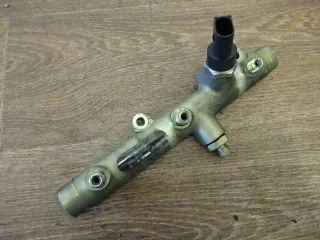 16. VW Touareg 7LA 3,0 TDI BKS Einspritzleiste Verteilerrohr Sensor 059130089 D - Bild 1