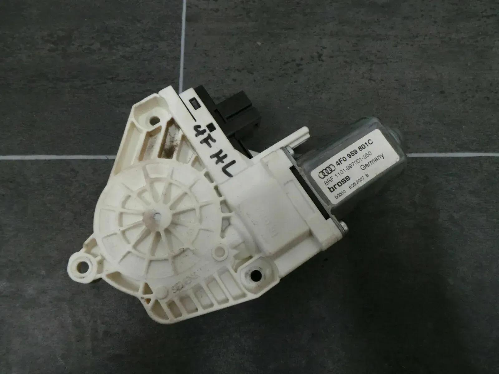 AUDI A6 4F Avant FENSTERHEBER MOTOR hinten links 4F0959801C - Bild 1