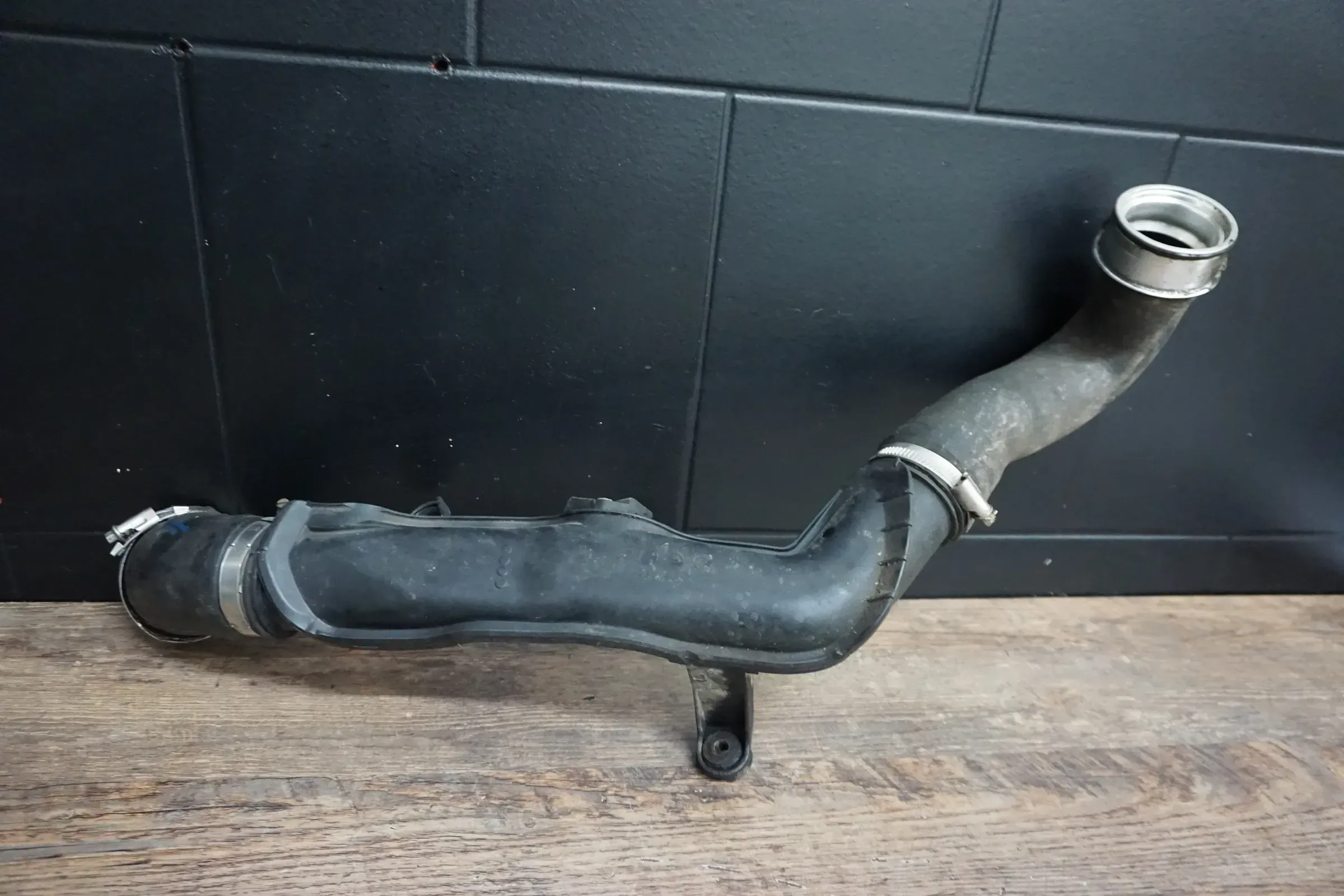 Ladeluftleitung VW Passat 3C 2.0 TFSI Ladeluftrohr Ladeluftschlauch 3C0145762AE - Bild 1