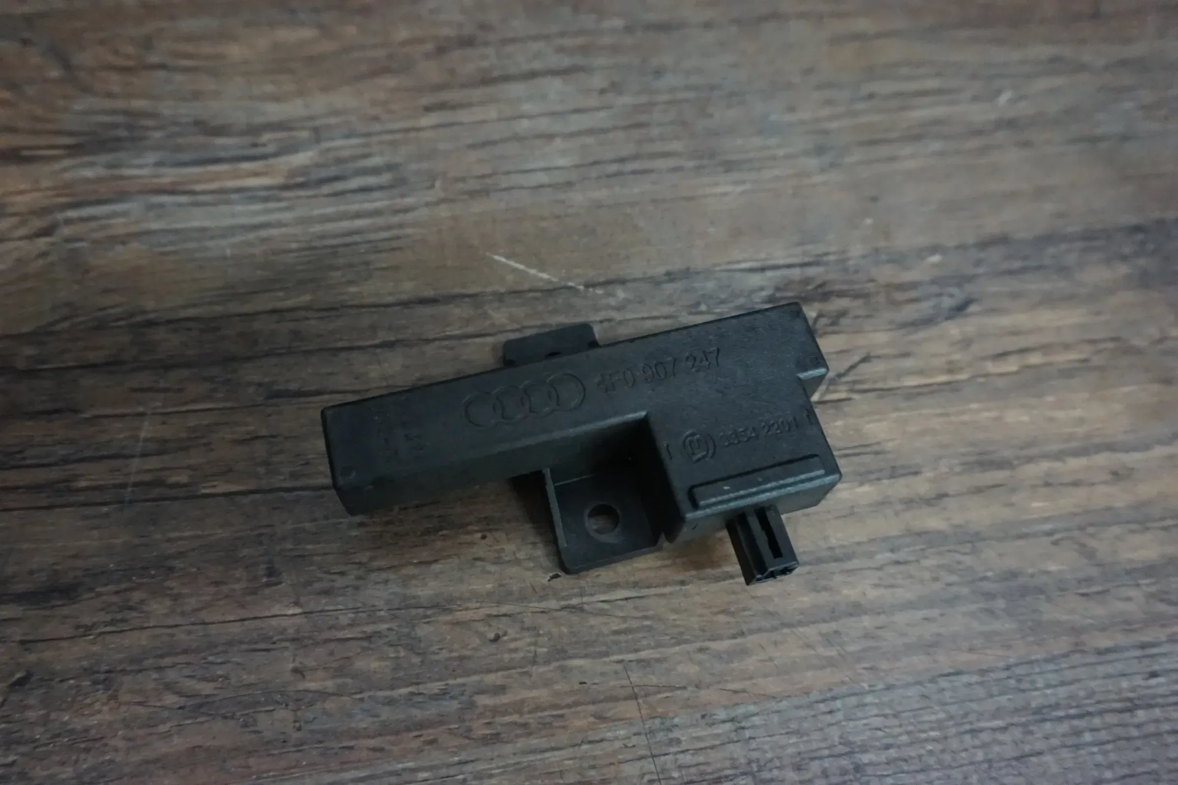 Audi A6 4F Antenne für Zugang & Startberechtigung KESSY 4F0907247 - Bild 1