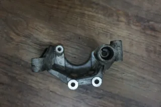 Audi A8 S8 4H A6 4F A5 Halter Träger Servopumpe Flügelpumpe Lenkpumpe 06E145393 - Bild 5