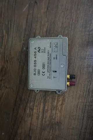 Audi A3 A4 S4 A5 S5 A8 4E TT Verstärker Telefon Handy Compenser 8J0035456A - Bild 1