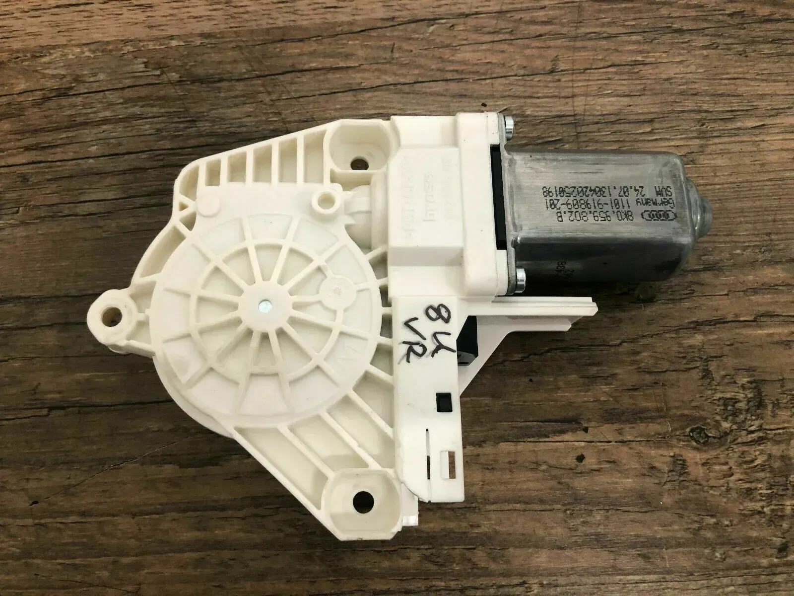 Audi A5 8T A4 8K A6 4B Fensterherbermotor Fensterber Motor  rechts 8K0959802B - Bild 1