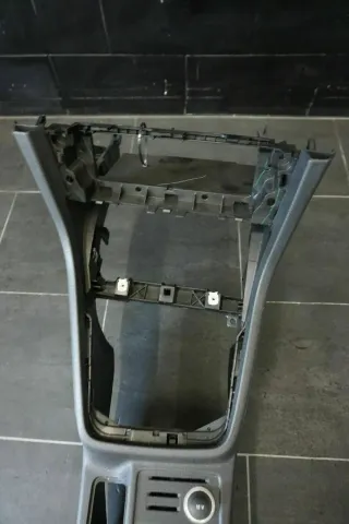 VW Golf 7 Variant Mittelkonsole Armlehne rote Nähte Getränkehalter 5GM863243 - Bild 5