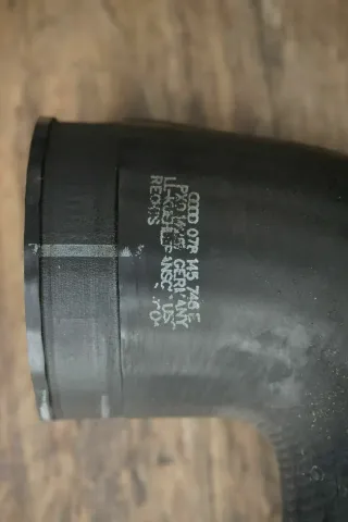Audi S4 B5 8D A6 4B C5 Ladedruckschlauch Schlauch rechts oben 078145746E - Bild 4