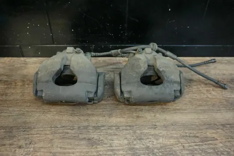 Background image for VW T5 Bremse vorn vorne Komplett Set 2.5 TDI Scheiben Halter Beläge AXE 174PS