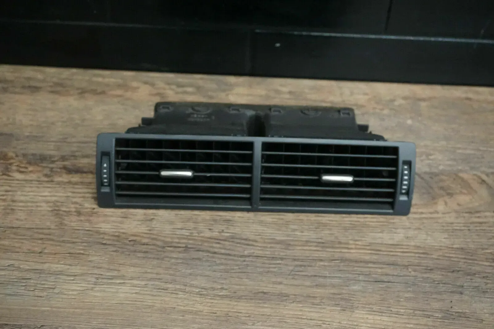 original Audi A4 8E B6 Luftdüse Frischluftausströmer Ausströmer mitte 8E0820951G - Bild 1