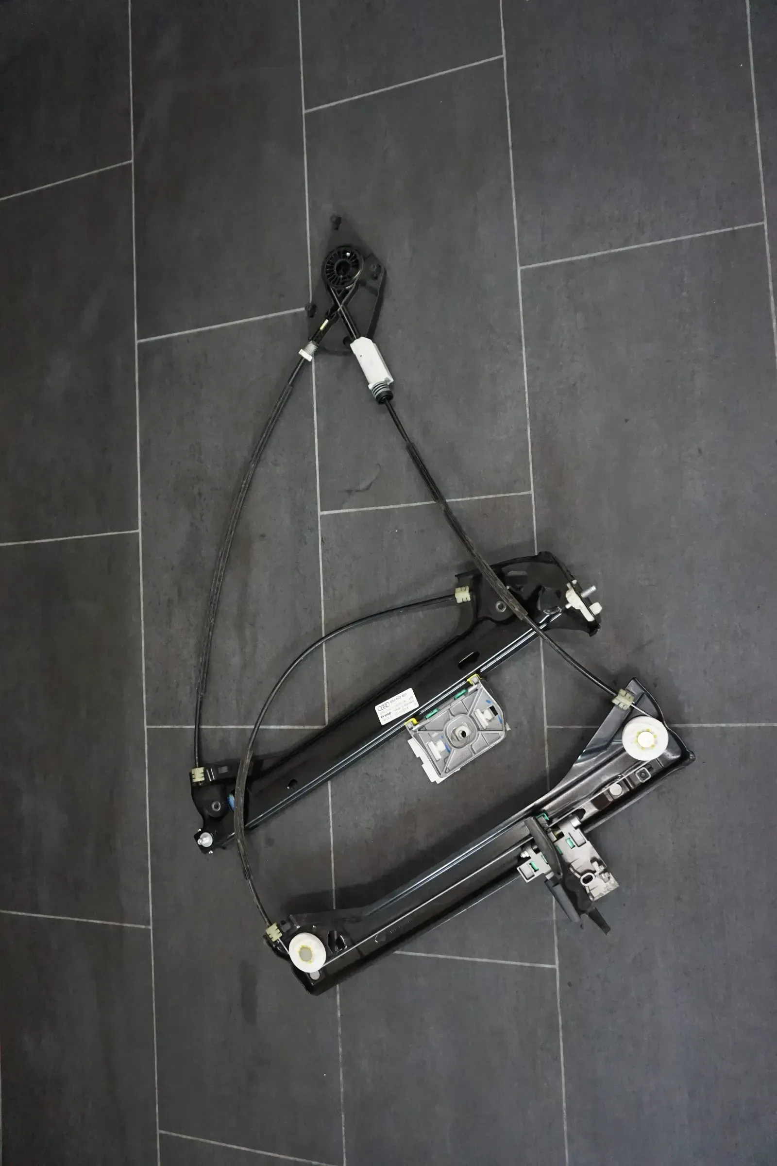 8S0837461 original Audi TT 8S Fensterheber ohne Motor Fensterhebermechanik VL - Bild 1