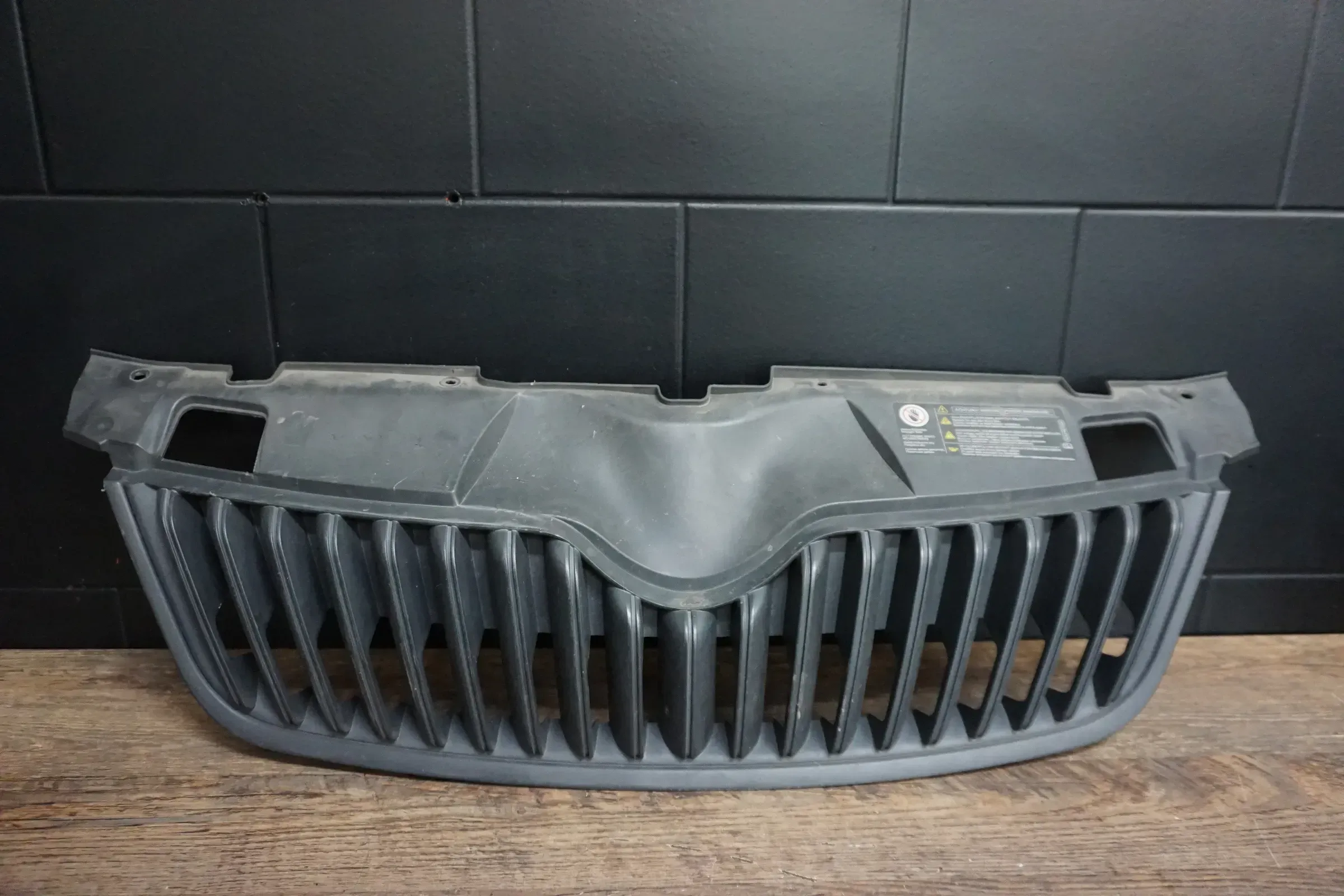 Original Skoda Fabia II Facelift 5J Kühlergrill 5J0853668B 2011-2015 - Bild 1