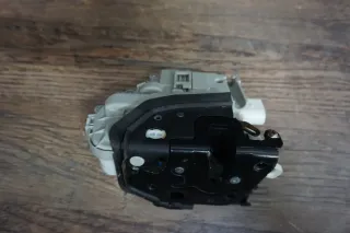 AUDI A4 S4 B9 8W Türschloss ZV Türverriegelung vorne links Fahrertür 8X1837015B - Bild 2