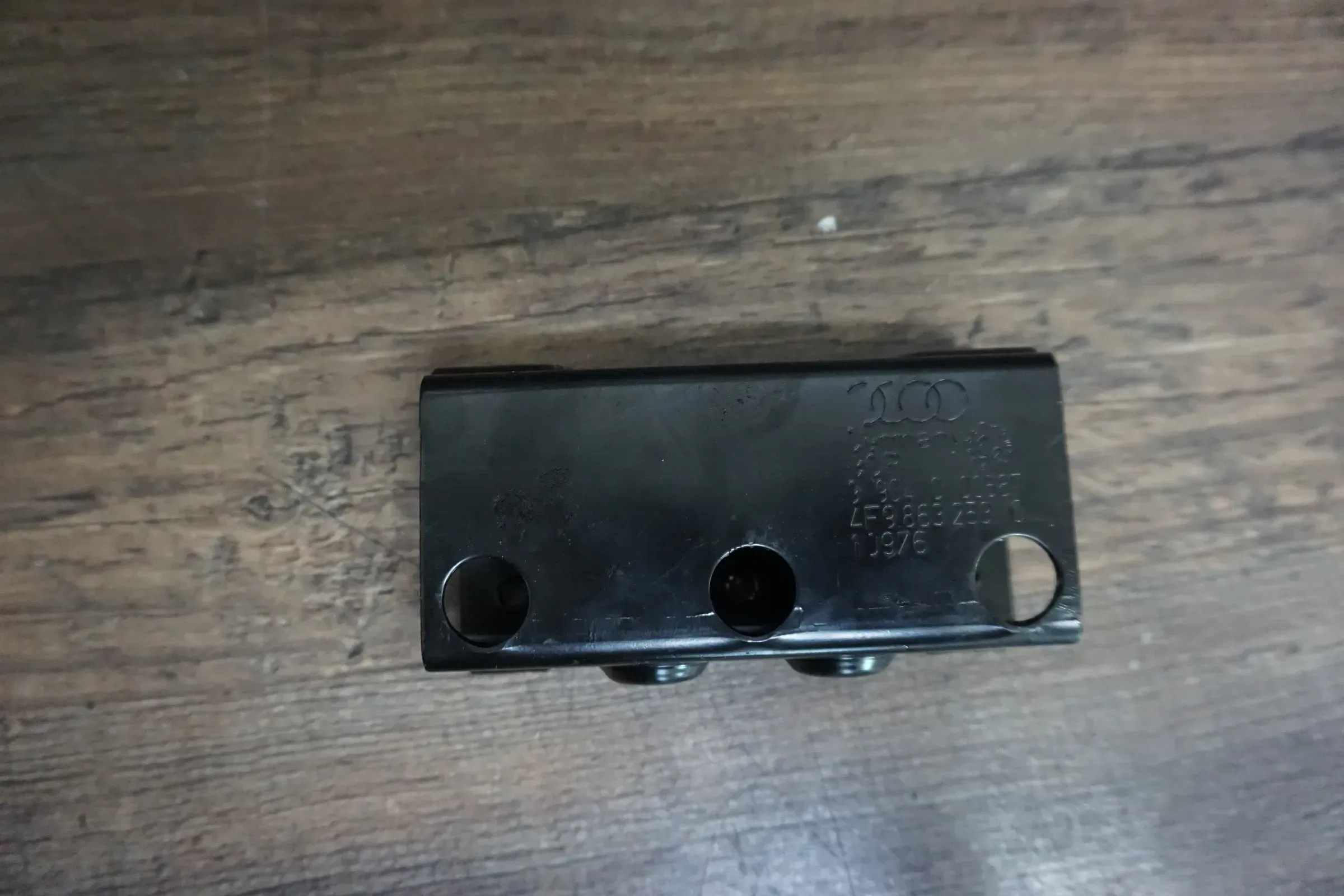 Aufnahme Schienenhalter Kofferraum Hinten Links 4F9863253C Audi A6 4F - Bild 1