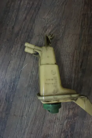 Audi A6 4B C5 - Behälter Servo Servoölbehälter Servobehälter 8D0422373C - Bild 3