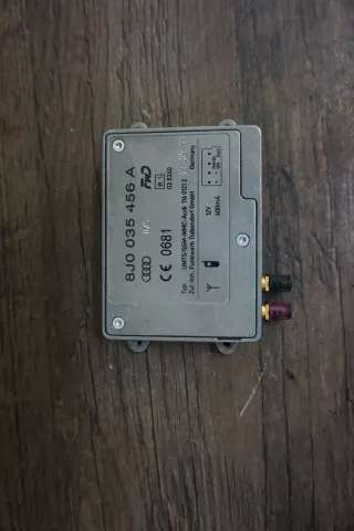 Audi RS3 8P A3 S3 TT 8J TTRS Antennenverstärker Signalverstärker UMTS 8J0035456A - Bild 1
