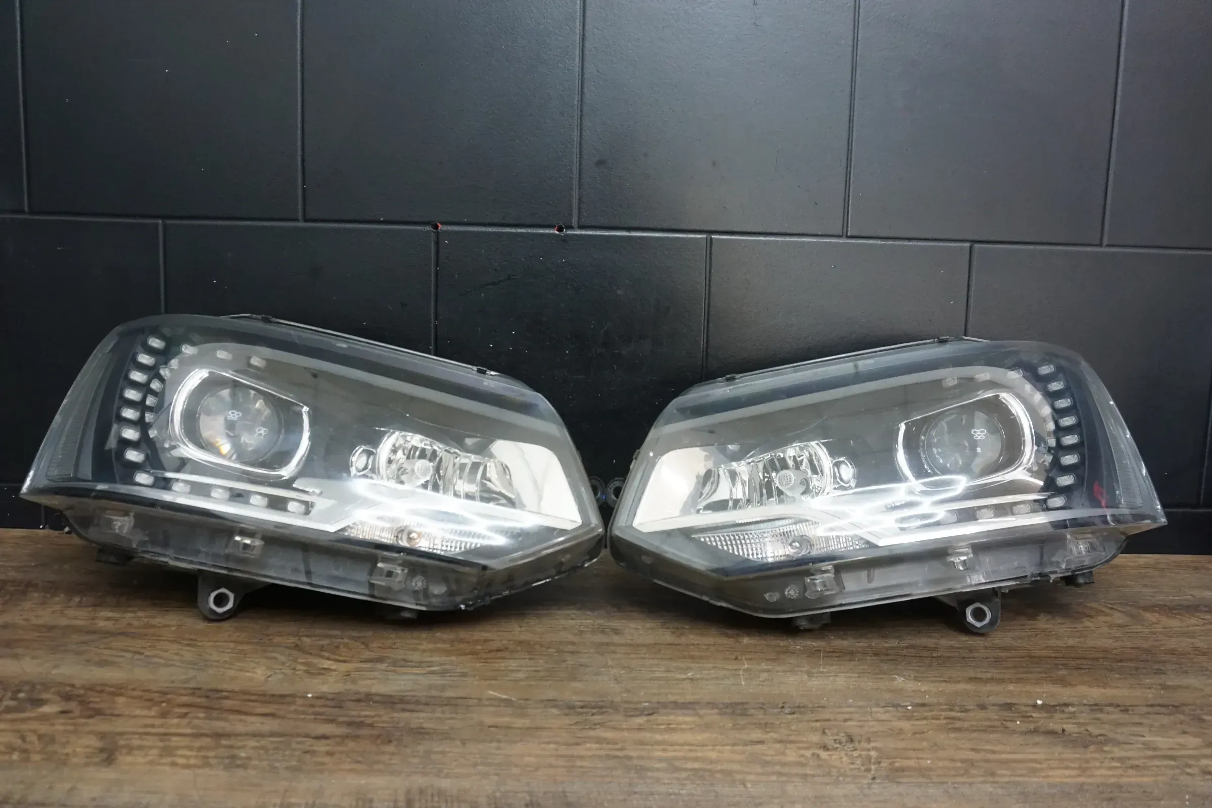 VW Multivan Caravelle T5 2011- Bi-Xenon Scheinwerfer links+rechts PAAR - Bild 1