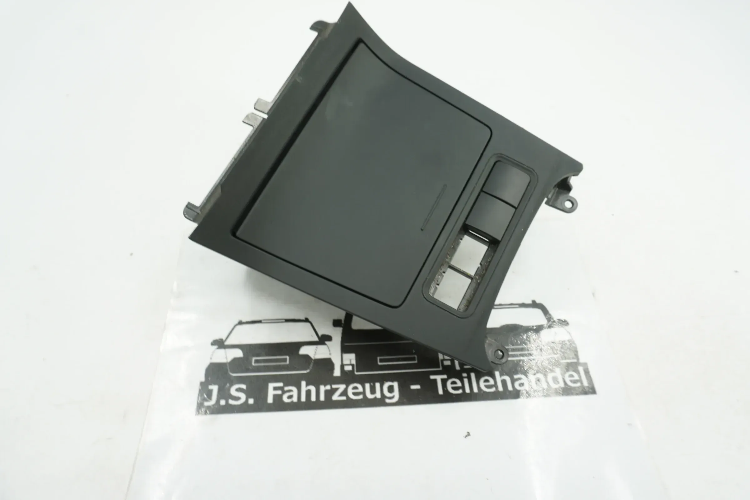 VW Golf 5 V Ascher Aschenbecher vorne Ablage Fach Anzünder 1K0857961 - Bild 1