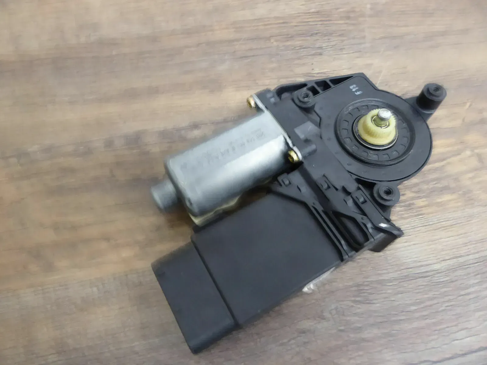 Audi A6 4B elektrischer Fensterhebermotor EFH Motor hinten rechts 0130821785 - Bild 1