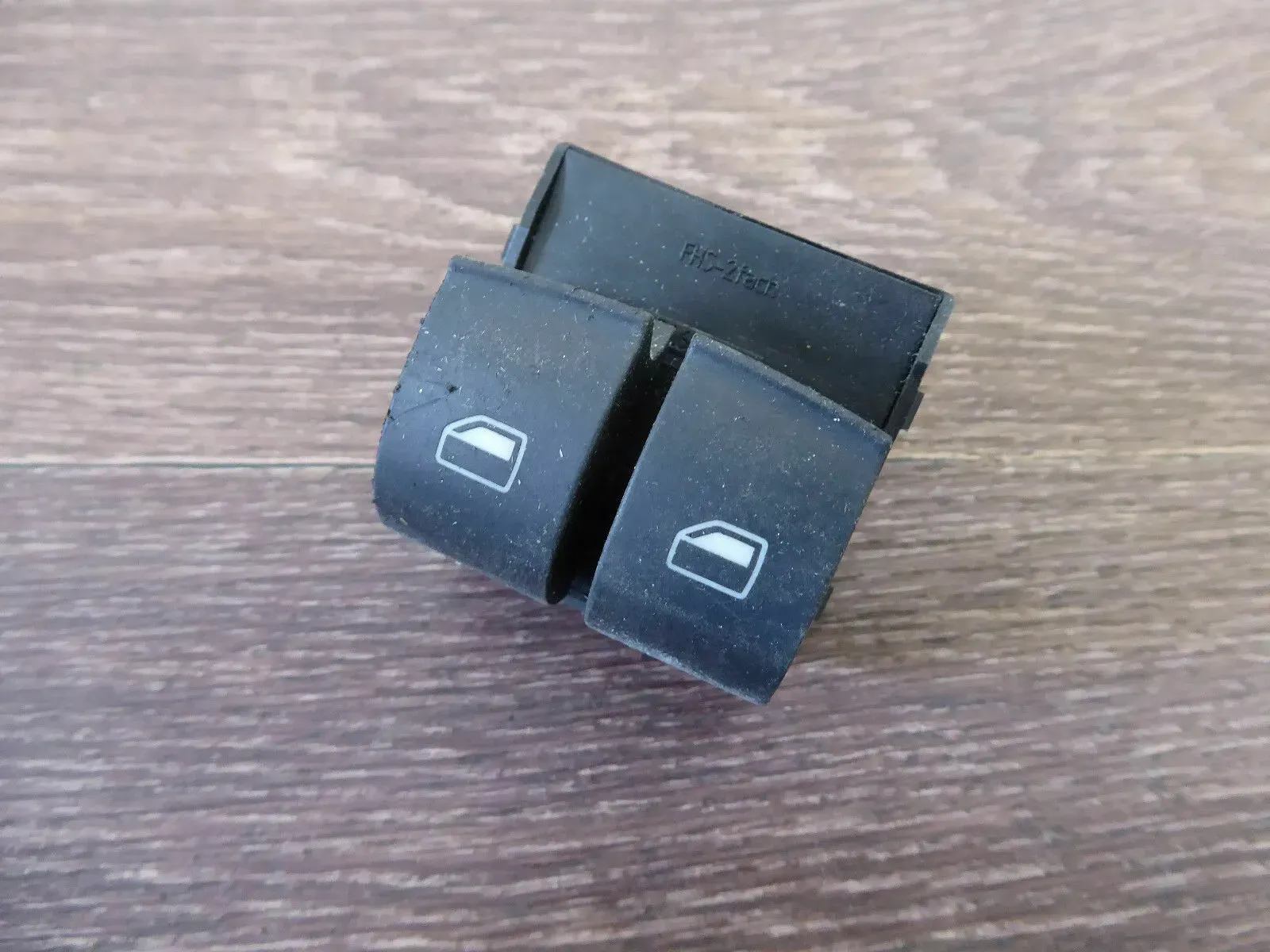original VW Jetta 5C Heckklappenbetätigung Heckklappenöffner Schalter 1K0959831 - Bild 1