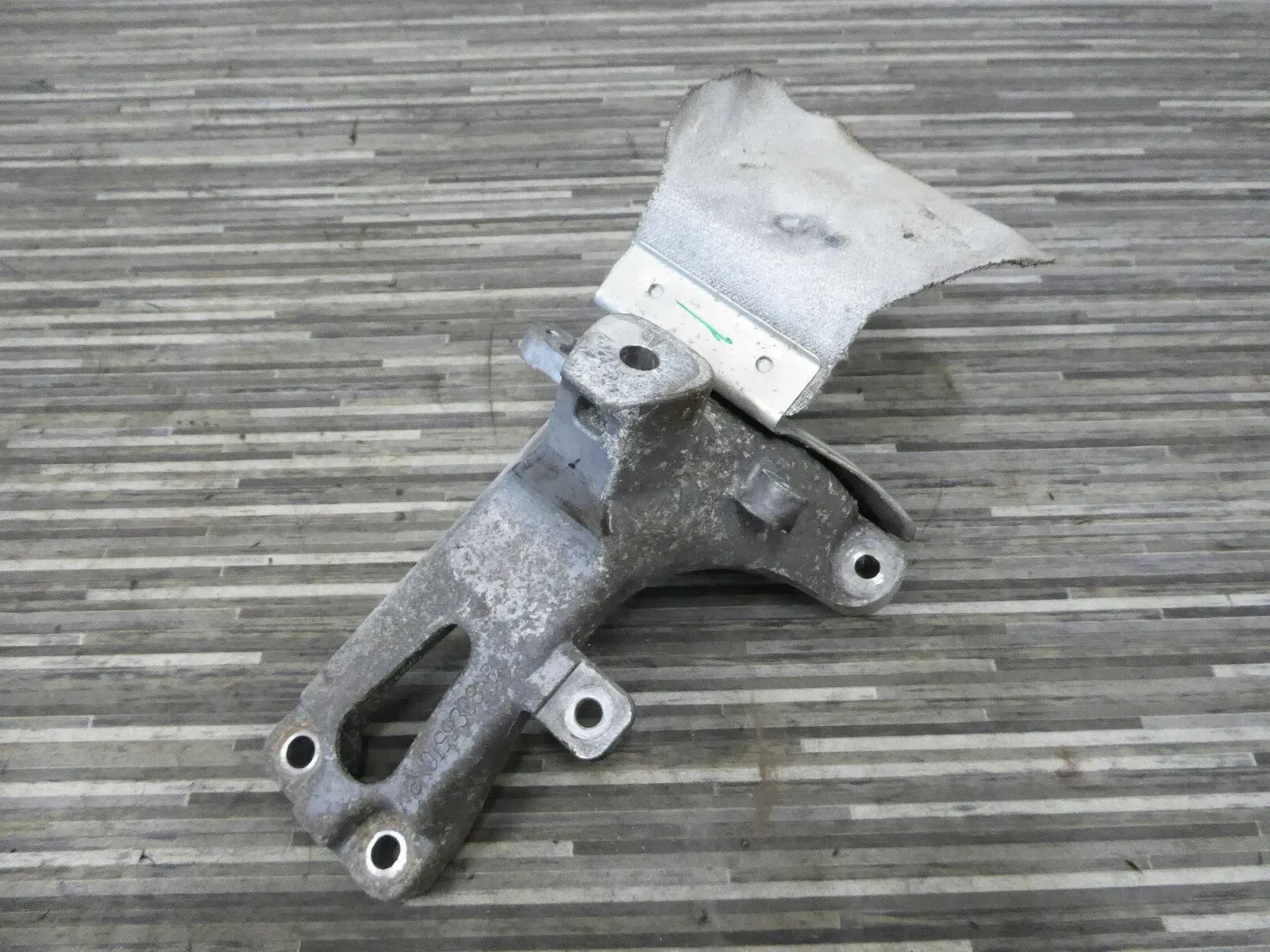 Audi A4 8K A6 A7 4G Q5 TDI Motorhalter Halter Stütze rechts 8K0199308BJ - Bild 1