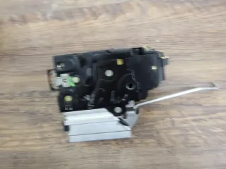 Audi A4 A6 4BTürschloß vorn rechts 4B2837016G - Bild 2
