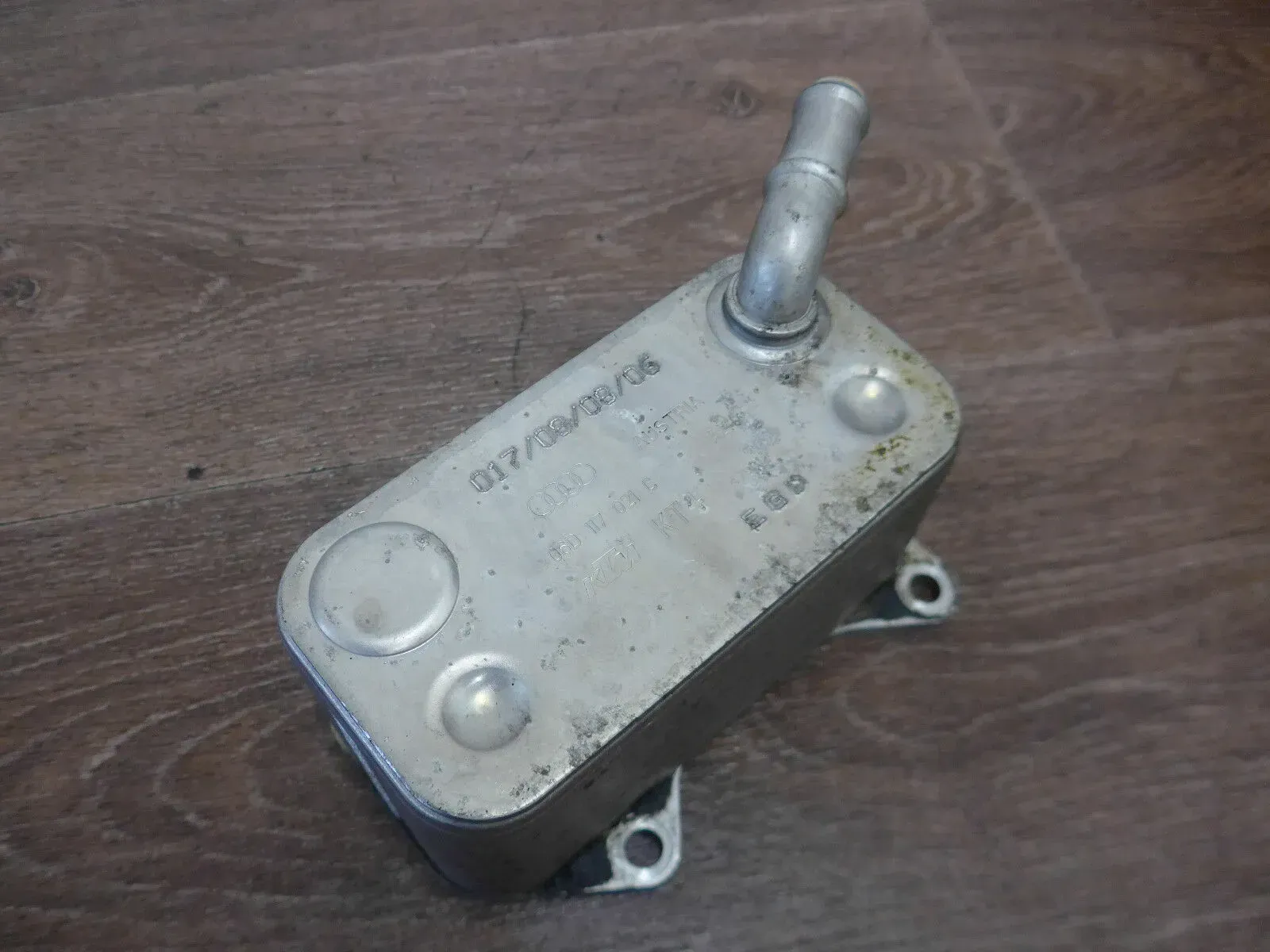 Original Audi VW Skoda Seat 2,0 ltr Ölkühler 06D117021C A3 TT Golf 5 6 Passat B6 - Bild 1