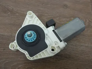 VW Passat B8 2.0TDI Fensterhebermotor Vorne Rechts Fensterheber 5Q4959802B - Bild 2