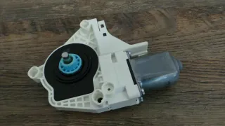 Audi A4 S4 8K A5 A6 Q7 RS6 Fensterhebermotor hinten links 8K0959812A - Bild 2