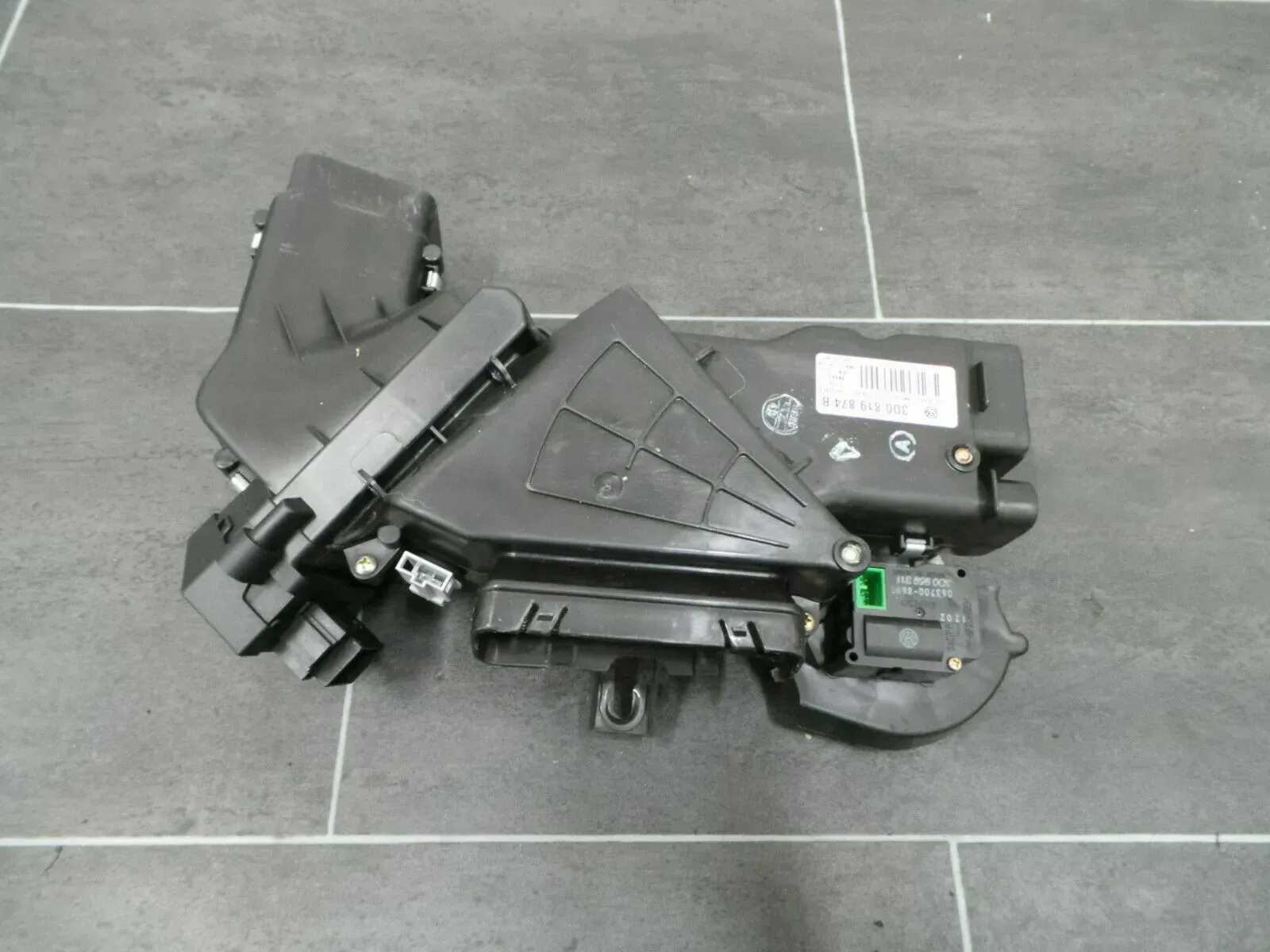 VW Phaeton 3D Luftführung Stellmotor unten rechts 3D0819874B Luftkanal Lüftung - Bild 1