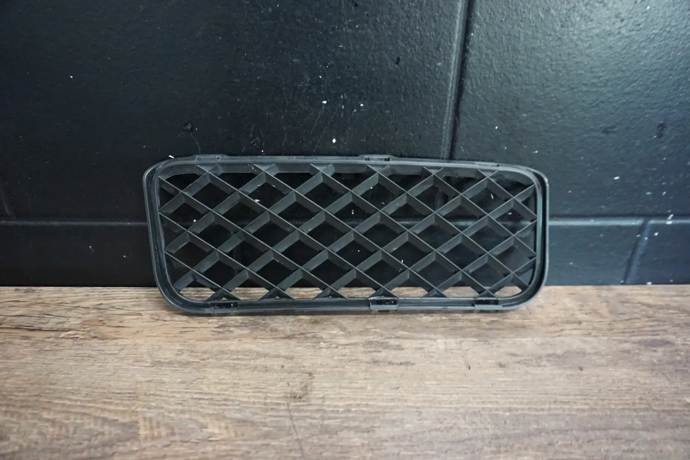 Original VW Touareg 7L Lüftungsgitter Stoßstange vorne links 7L6853676 - Bild 1