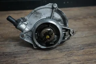 Audi Q7 4L 3.0TDI VW Touareg Unterdruckpumpe Pumpe 057145100AK Vakuumpumpe - Bild 2