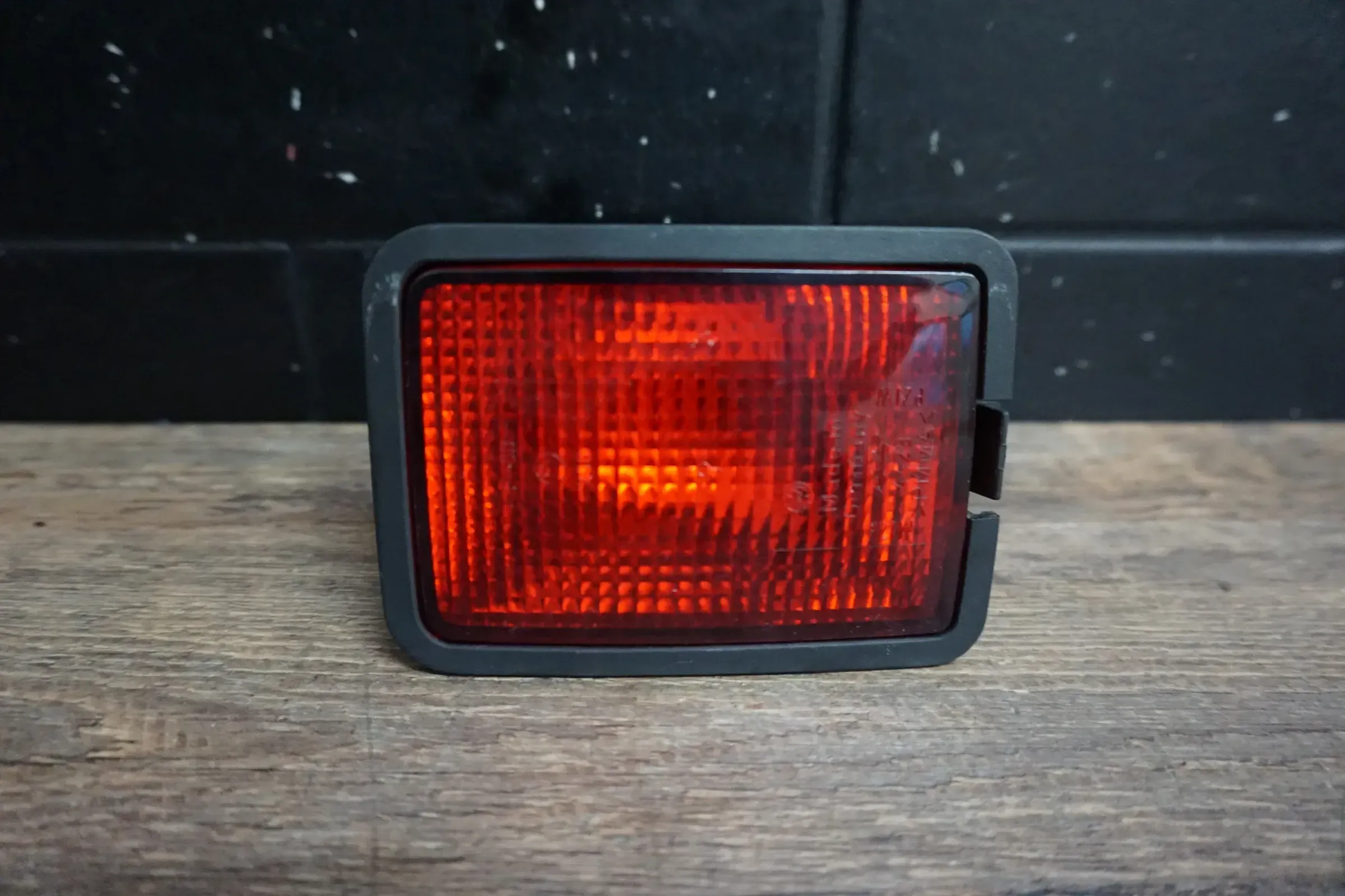 VW T4 Rückstrahler Leuchte Reflektor hinten rechts Nebelschluss 701941779 - Bild 1