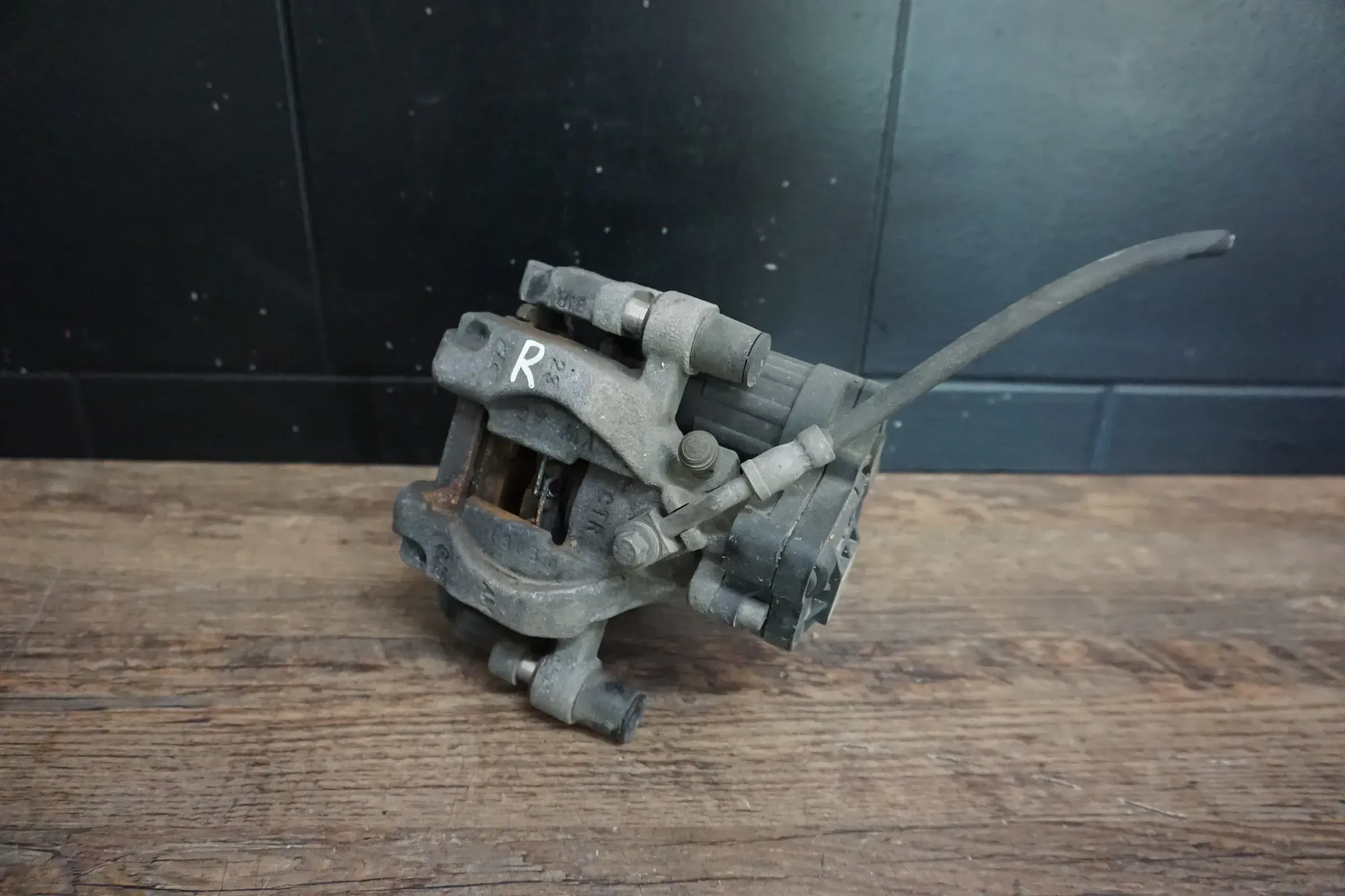 VW Passat 3G 2023Bj 1.5TSI Stellmotor Bremssattel hinten rechts 3Q0615406A - Bild 1