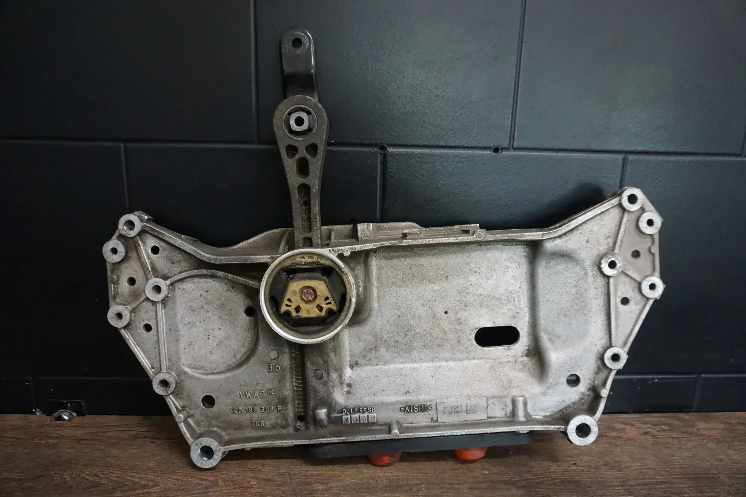Vorderachse Achse vorne Querlenker Audi A3 8P VW Golf 5 1K Golf 6 5K 1K0199369F - Bild 1