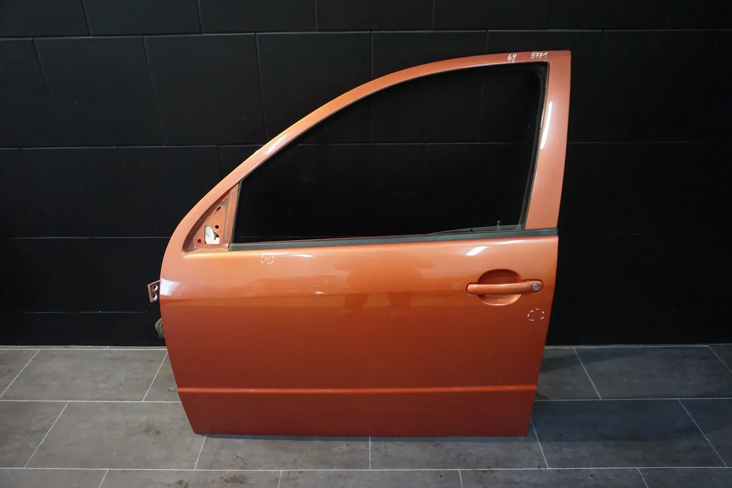 Skoda Fabia Combi 5J Tür vorn links mit Anbauteile Farbe orange 9771 - Bild 1