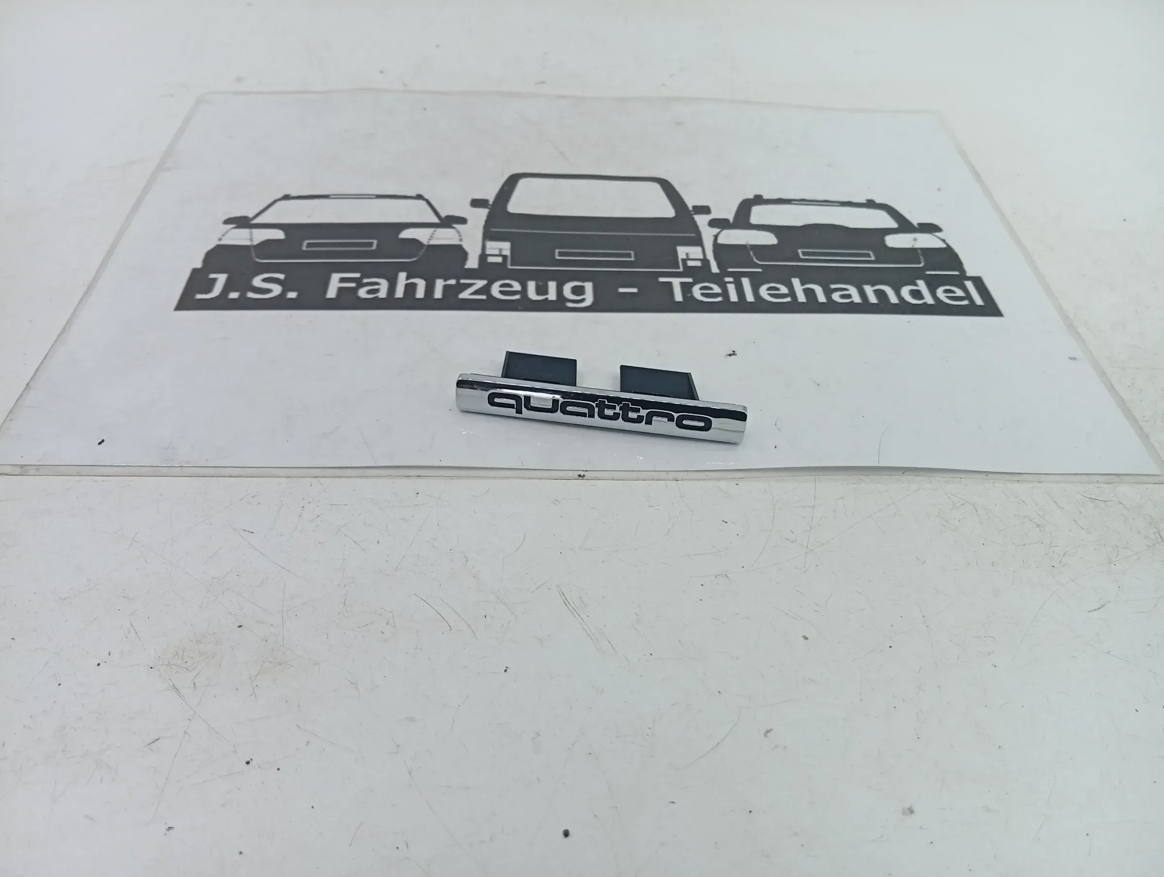Audi A4 8E Logo quattro Emblem 8E0853736 - Bild 1