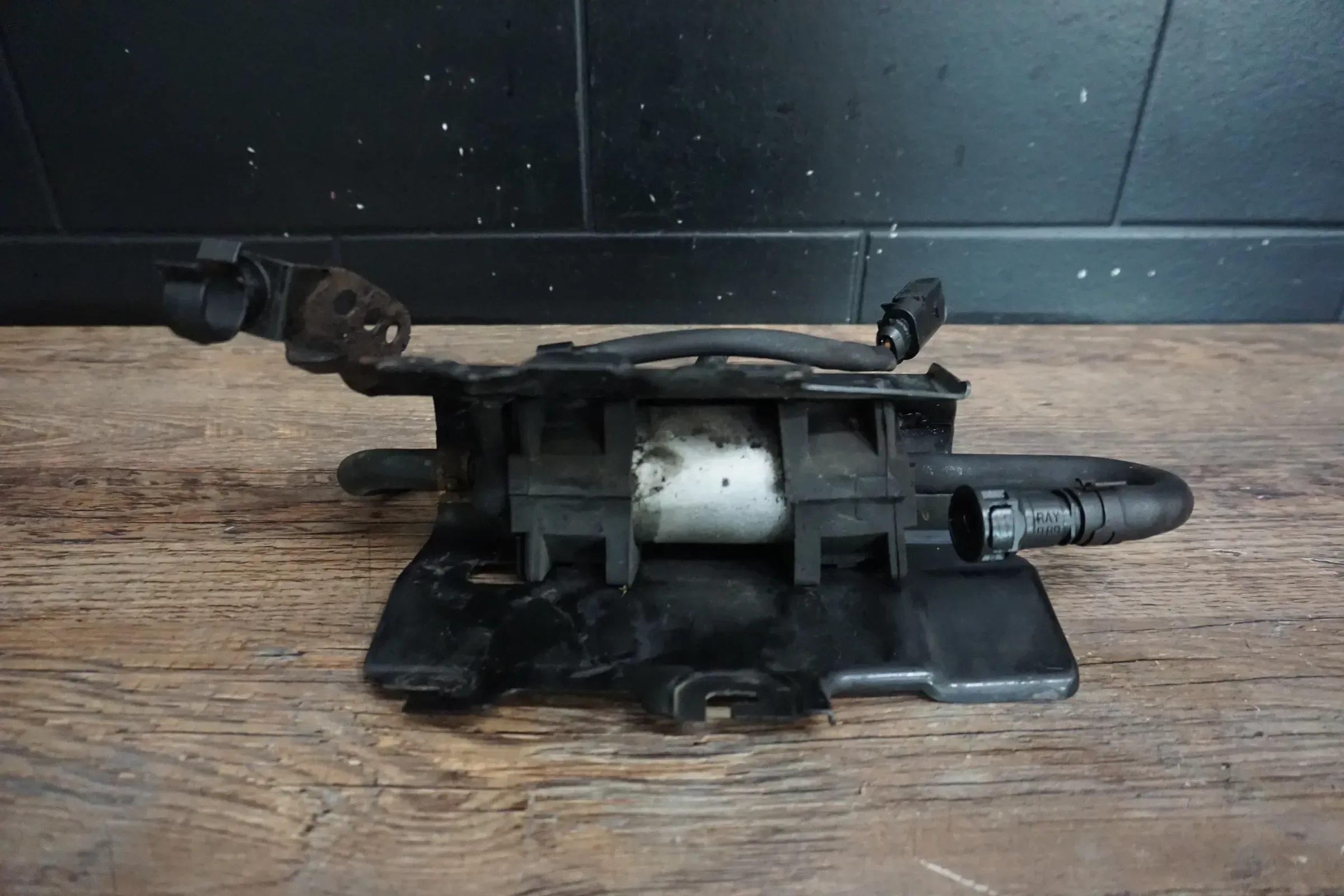 VW T5 2,0TDI 180PS HALTER KRAFTSTOFFPUMPE DIESEL PUMPE 7E0127223 - Bild 1