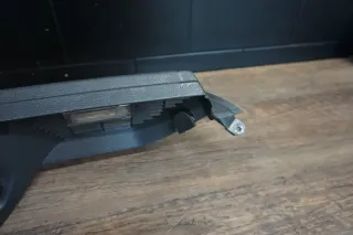 VW Golf 6 VI Verkleidung Halterung Laderaumabdeckung rechts 1K6867762AC - Bild 2