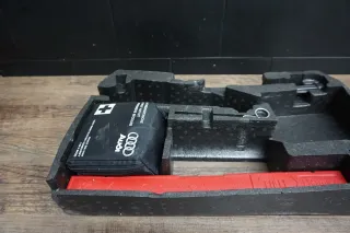 ORG Audi R8 Pannenset Bordwerkzeug Wagenheber 8p0012615a Kompressor 420864501B - Bild 3